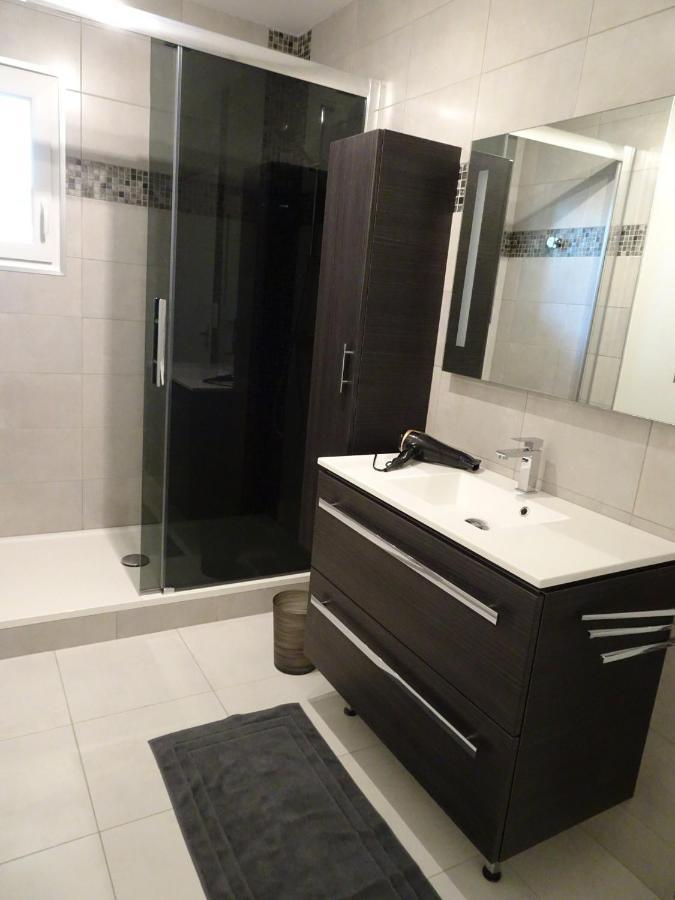 T3 150 M De La Plage, Climatisation, Piscine Et Parking Privatif - Le Lavandou Luaran gambar